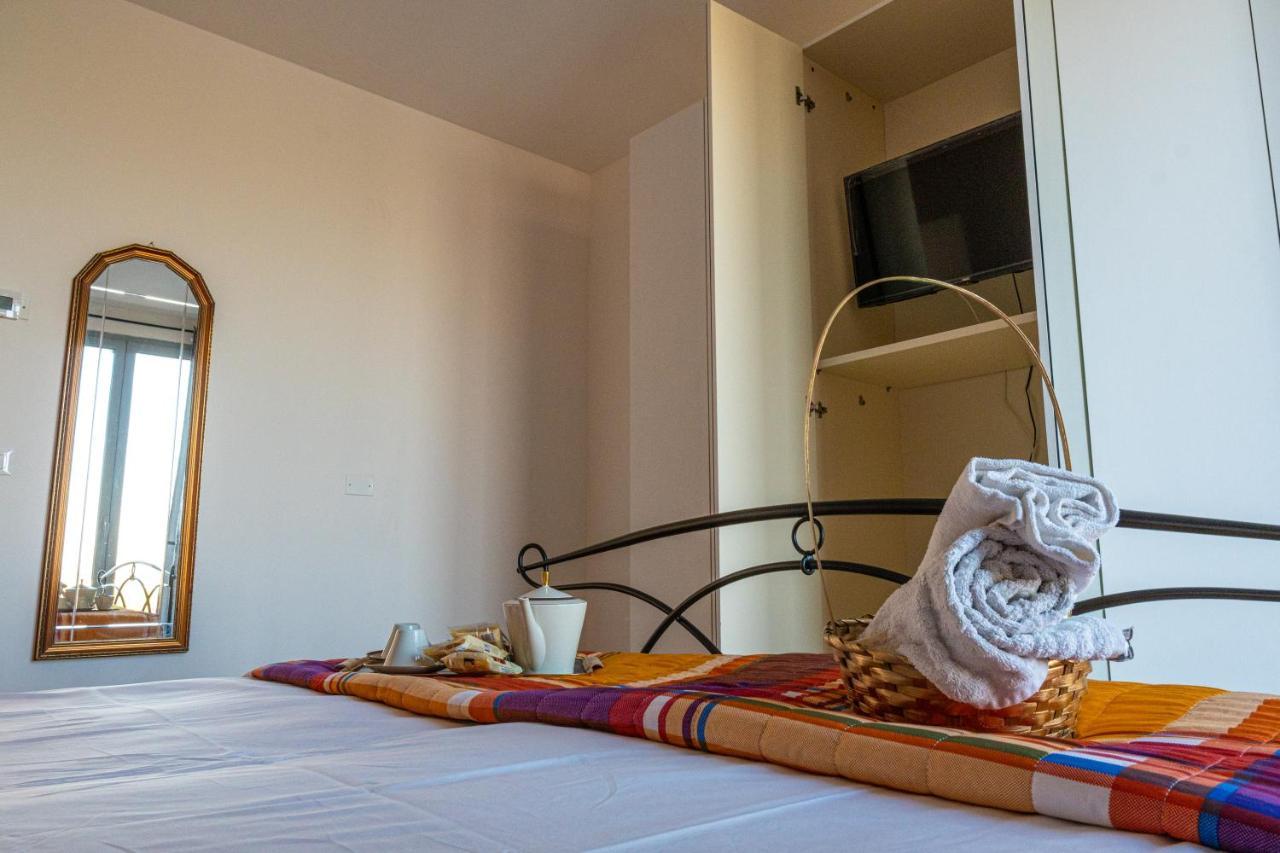 Gold Oasi - Business Solution Aparthotel Φεράρα Εξωτερικό φωτογραφία