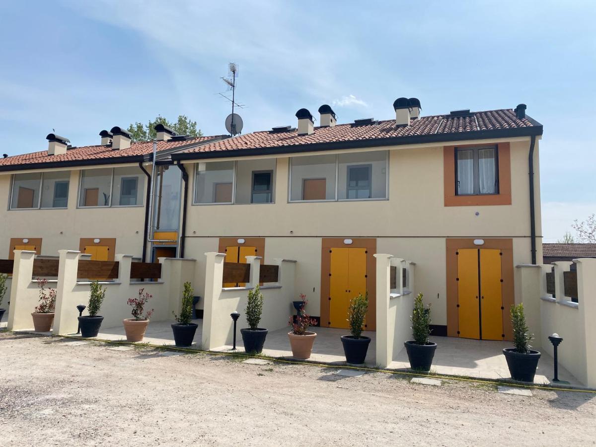 Gold Oasi - Business Solution Aparthotel Φεράρα Εξωτερικό φωτογραφία